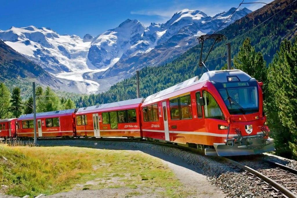 Bnbernina Express Dietro Al Trenino Rosso Тірано Екстер'єр фото